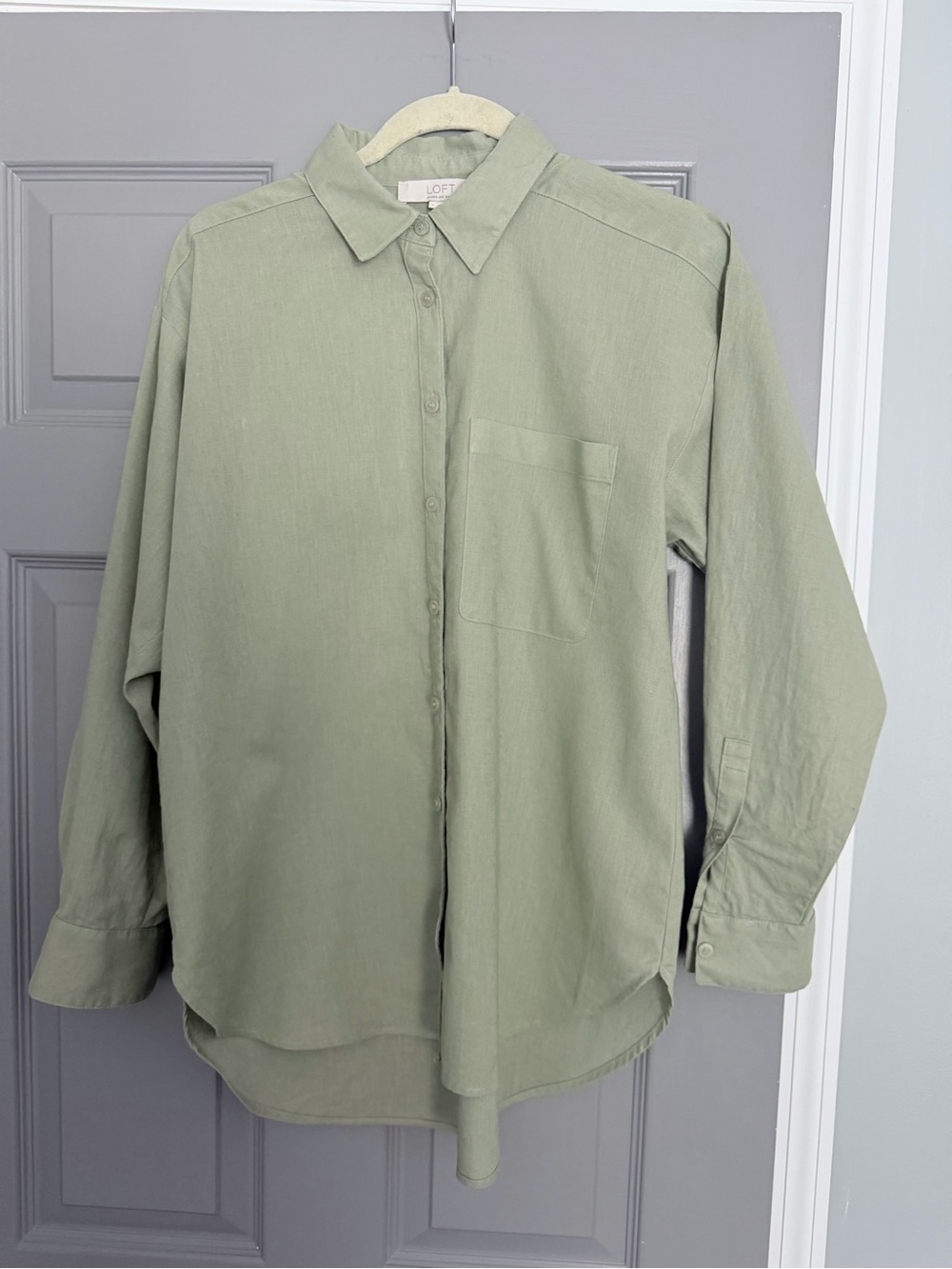 LOFT Women’s Sage Green Button-Down Shirt, Linen Cotton Blend, size small